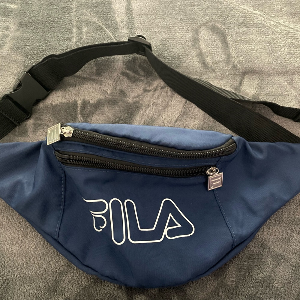 🚨Sold Blue fila Fanny pack ( free with any purchase)🚨